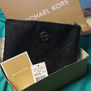 MK Fulton Travel Case